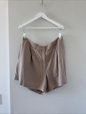 Aritzia Babaton Effortless Tailored Taupe Pleated High-Rise Shorts